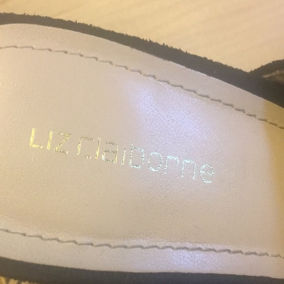 LC Faux Ruffled Suede Sandals Anna 9M - Picture 2 of 7